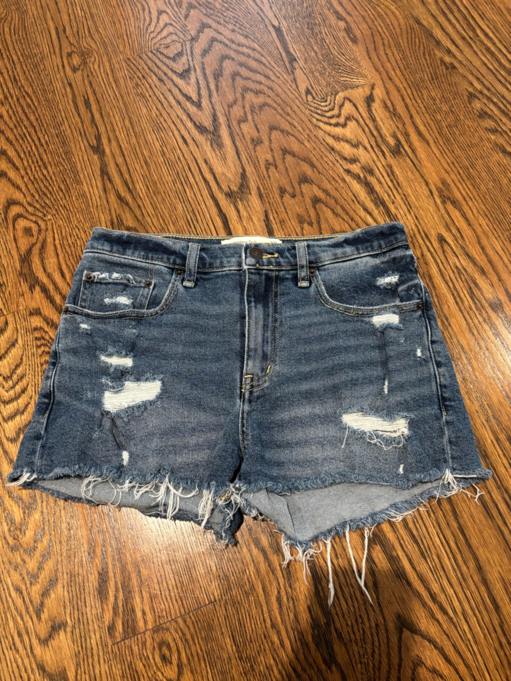 abercrombie and fitch mid rise boyfriend short